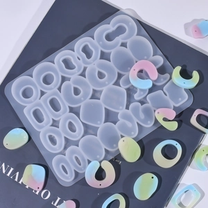 Vue macro du moule en silicone multi-formes pour boucles d'oreilles et bijoux en résine