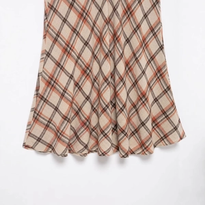 Gonna midi a quadri beige e arancione con trama tessuta fitta e taglio a trapezio alla moda