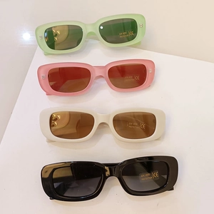 Lunettes de soleil rétro carrées pour enfants en quatre couleurs avec protection UV400