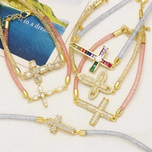 Pulseras de cruz bañadas en oro con piedras de circonita y gemas de colores en cuerdas