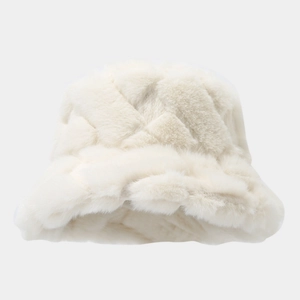 Chapeau bob en peluche blanche pour femme avec texture croisée élégante et douce