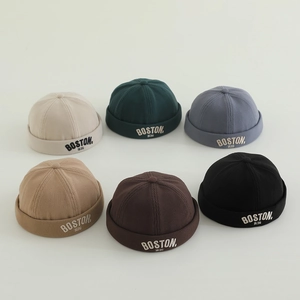 Varietà di cappelli miki in velluto a coste con ricamo Boston 1630 in sei colori