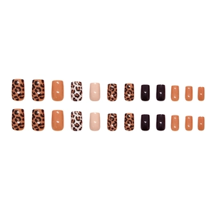 Faux ongles carrés moyens avec motif léopard et design bicolore orange chic