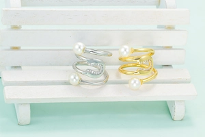 Minimalistische doppellagige unregelmäßige Ringe mit Perlen in Gold und Silber