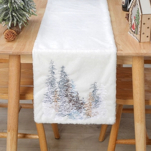 Chemin de table de Noël en fausse fourrure blanche avec broderie de sapin