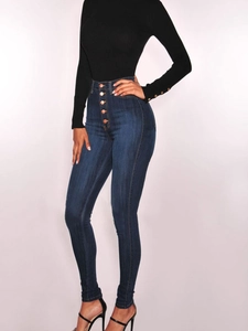 Détails du jean skinny bleu foncé à taille haute avec fermeture à boutons