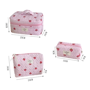 Detailed view of 3-piece strawberry quilted makeup bag set with size measurements in CM