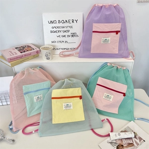 Détails des sacs à dos à cordon en maille aux tons macarons avec poches zippées