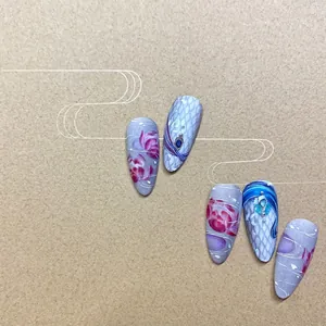 Autocollants ongles floraux bleu-gris et violets avec motifs de lotus et strass