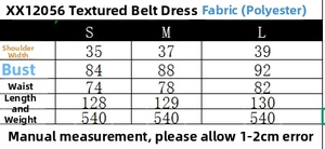 Tableau détaillé des tailles et infos matières pour la robe texturée avec ceinture