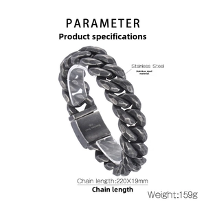 Detail of 316L stainless steel Cuban chain bracelet with hammered texture and 220mm size