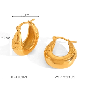 Detail view of 18k gold plated hoop earrings with dimensions 2.1cm and 13.9g weight