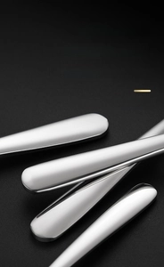 Macro view of thickened 304 stainless steel handles with brushed finish and smooth edges