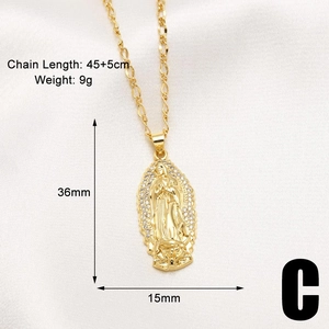 Dettaglio del ciondolo della Vergine Maria con zirconi bianchi e misure della collana