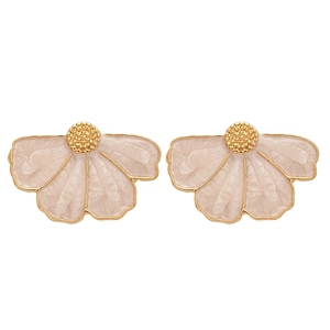 Sweet pink floral stud earrings with gold plating and pearlescent enamel finish