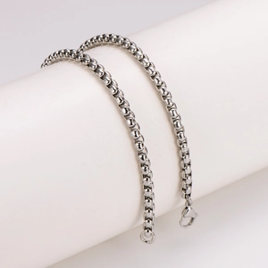 Minimalist 5mm stainless steel silver box chain bracelet with secure lobster clasp