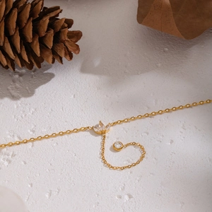 Collier en Y en or 18 carats avec pétales de zircon et pierres de forme marquise