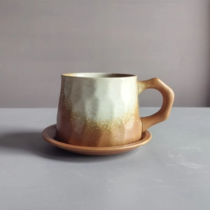 Set de café en céramique rétro japonaise avec glaçure crème et orange texturée