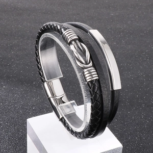 Bracelet multicouche pour homme en cuir tressé noir avec fermoir magnétique en acier