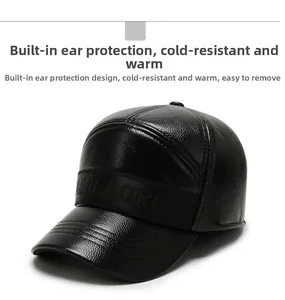 Detailansicht der schwarzen Lederkappe mit Textur und integriertem Ohrenschutz für Winter
