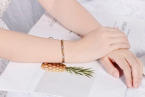 Close-up of minimalist stainless steel hip-hop curb chain bracelet worn on a wrist