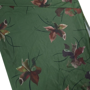 Gros plan sur un tissu à imprimé floral vert foncé avec des motifs vintage et texture