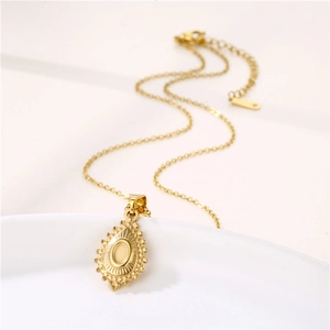 Collier vintage byzantin en acier inoxydable doré avec pendentif goutte d'eau