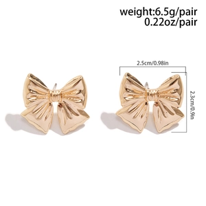 Detailed size chart of gold bow earrings showing 2.5cm width and 6.5g weight per pair