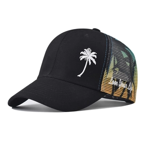 Casquette trucker avec broderie de cocotier et motif imprimé de coucher de soleil tropical