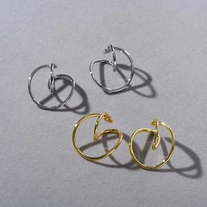 Minimalist geometric twisted metal ear cuffs in gold and silver finish for non-pierced ears