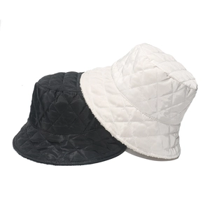 Chapeau Bob Réversible Pour Femmes Nylon Matelassé Diamant Et Polaire Peluche Chaude Hiver Style Décontracté