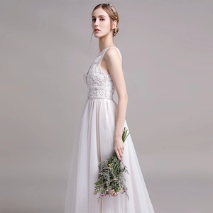 Robe de mariée française en dentelle blanche avec jupe en tulle multicouche