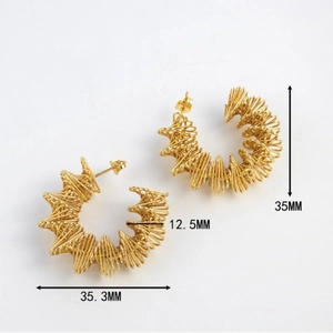 Chunky 18K gold hollow irregular geometric spiral earrings with detailed size measurements