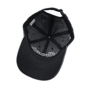 Vista interna del cappellino da baseball vintage in cotone lavato con cinturino regolabile