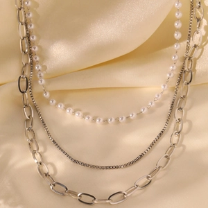 Three-layer stainless steel necklace with pearl beads and paperclip chain links
