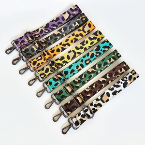 Tracolle regolabili in nylon leopardato in otto colori con ganci girevoli in metallo