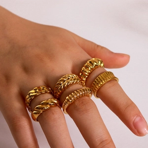 Vintage 18K Gold Plated Stainless Steel Ring Twist Texture Pleated Geometric Chunky Band Fashion Jewelry For Women