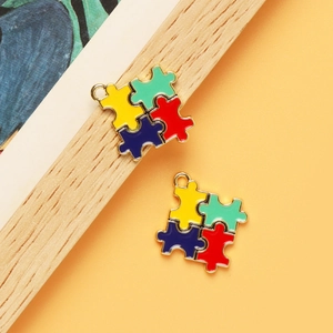 Bunte Emaille Puzzle Herzanhänger mit Vergoldung für DIY Schmuckherstellung Projekte