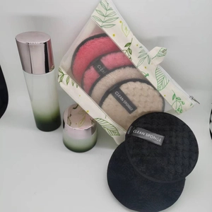 Reusable microfiber makeup remover pads set in pink beige black with mesh laundry bag