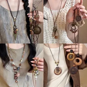 Ensemble de colliers bohèmes vintage avec perles en bois et pendentifs ethniques