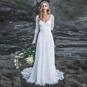 Robe De Mariée Élégante En Dentelle Ivoire À Manches Longues Col V Profond Dos Nu Coupe A-Ligne Avec Traîne