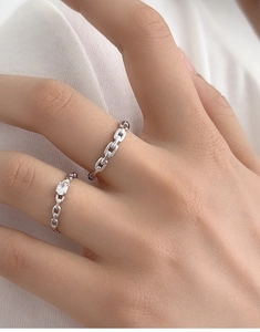 Detail of elegant S925 silver rings featuring chain design and water drop zircon