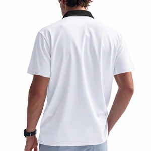 Rückansicht eines weißen Herren-Kurzarm-Poloshirts mit schwarzem Kontrastkragen-Detail