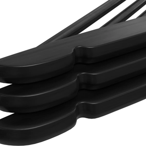 Grucce per abiti in legno nero opaco con intagli antiscivolo dal design moderno