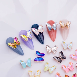 Abalorios de uñas de mariposa de cristal 3D en varios colores sobre uñas postizas