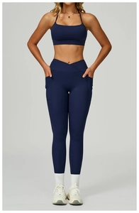 Détails de l'ensemble de yoga bleu marine avec leggings à taille en V et poches latérales