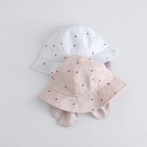 Chapeau de soleil fille avec motifs fraises et protection de la nuque en coton doux