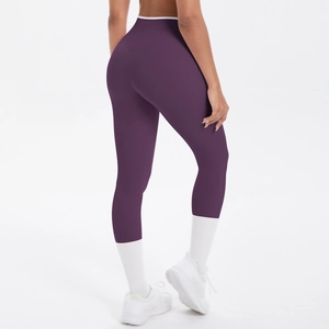 Vue arrière du legging de yoga taille haute avec bordure contrastée et effet galbant