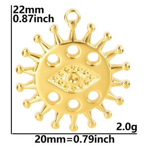 Detailed view of gold sun eye pendant showing dimensions of 22mm and 20mm with weight