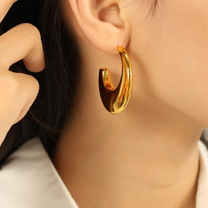 Elegant 18K gold plated titanium steel C-shaped oval hoop earrings for women worn by a model